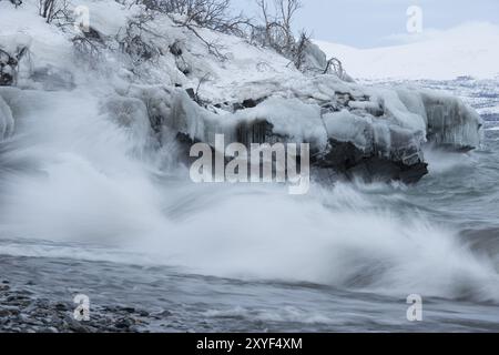 Surfen im Lake Tornetraesk, Norrbotten, Lappland, Schweden, Januar 2014, Europa Stockfoto