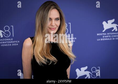 Venedig Lido, Italien. August 2024. Angelina Jolie nahm am 29. August 2024 an einem Fotogespräch für den Film „Maria“ während des 81. Internationalen Filmfestivals in Venedig Teil. (Foto: Daniele Cifala/NurPhoto) Credit: NurPhoto SRL/Alamy Live News Stockfoto