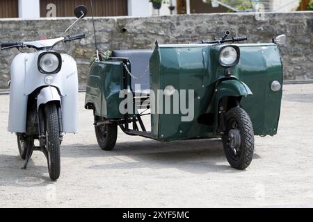 Selbstgemachte grüne Moped-Marke Stockfoto