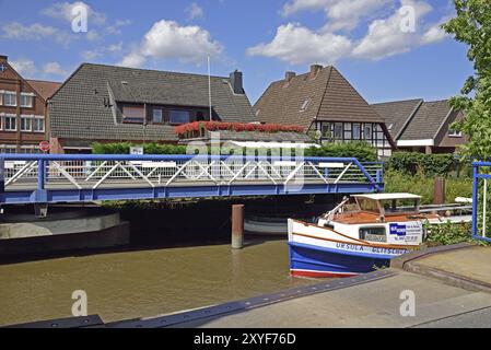 Europa, Deutschland, Niedersachsen, altes Land bei Hamburg, Metropolregion Hamburg, Jork-Estebruegge, Schwingbrücke über die Este, Nebenfluss des El Stockfoto