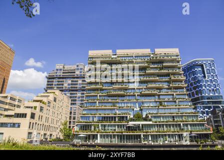 Amsterdam, Niederlande. August 2022. Moderne Architektur in Amsterdam an der Südachse Stockfoto