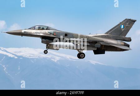 Hellenic Air Force F-16 Kampfflugzeug von 337 Mira, Ankunft am Larissa Airbase. Griechenland - 4. Mai 2017. Stockfoto