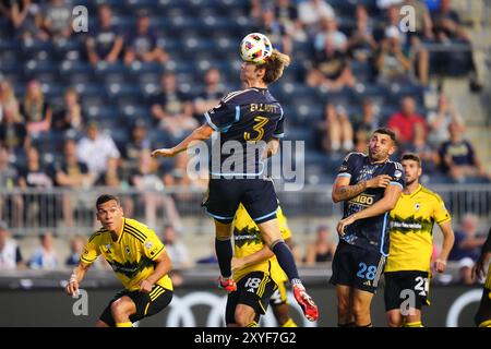 28. August 2024: Philadelphia Union Defender Jack Elliott (3) führt den Ball während der ersten Hälfte eines MLS-Spiels gegen die Columbus Crew im Subaru Park in Chester, Pennsylvania an. Kyle Rodden/CSM Stockfoto