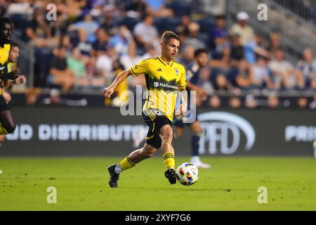 28. August 2024: Der Mittelfeldspieler Alexandru Matan (20) der Columbus Crew steuert den Ball im Subaru Park in Chester, Pennsylvania. Kyle Rodden/CSM Stockfoto