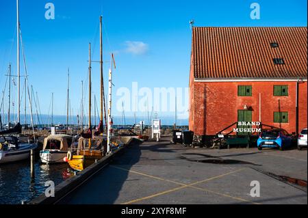 Praesto, Seeland, Dänemark, 22. Juli 2024 - bunte Häuser am Urlaubshafen Stockfoto