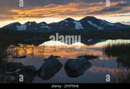 Das Acre Massiv in der Abenddämmerung, Stora Sjoefallet Nationalpark, Laponia Weltkulturerbe, Norrbotten, Lappland, Schweden, Juli 2013, Europa Stockfoto