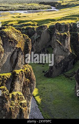 Fjadrargljufur Canyon im Süden Islands an einem Sommer- und sonnigen Tag Stockfoto