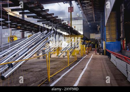 Win, Deutschland. August 2024. Die Werkshalle einer Oberflächenveredelungsfabrik der Coatinc Company in Siegen, 22. August 2024. Quelle: dpa/Alamy Live News Stockfoto