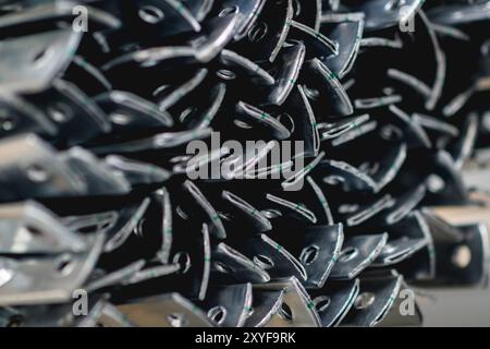 Win, Deutschland. August 2024. Fertig verzinkte Stahlteile liegen am 22. August 2024 in der Werkshalle des Oberflächenveredelungsunternehmens Coatinc Company in Siegen. Quelle: dpa/Alamy Live News Stockfoto