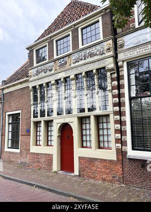 Hoorn, Niederlande. August 2023. Historische Straßen und Giebeln in Amsterdam Stockfoto