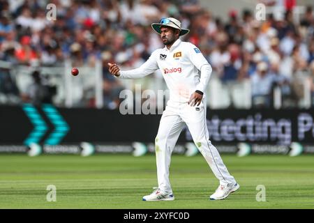 Kamindu Mendis aus Sri Lanka während des England Men gegen Sri Lanka 2nd Rothesay Test Match Day 1 in Lords, London, Großbritannien, 29. August 2024 (Foto: Mark Cosgrove/News Images) Stockfoto