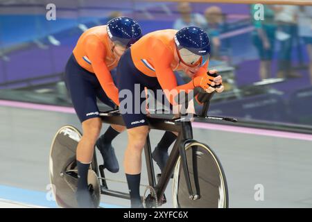 Paris, Frankreich. Am 24. September stellten Tristan Bangma (hinten) und Patrick Bos (vorne und Pilot) einen neuen Weltrekord auf und gewannen die Goldmedaille in der Jagd auf das Blinde Tandem der Männer bei den Paralympics in Paris. Quelle: Casey B. Gibson 2024/Alamy Live News Stockfoto