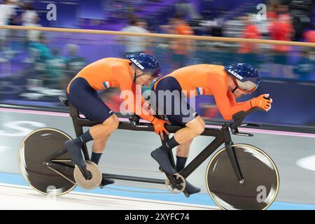 Paris, Frankreich. Am 24. September stellten Tristan Bangma (hinten) und Patrick Bos (vorne und Pilot) einen neuen Weltrekord auf und gewannen die Goldmedaille in der Jagd auf das Blinde Tandem der Männer bei den Paralympics in Paris. Quelle: Casey B. Gibson 2024/Alamy Live News Stockfoto