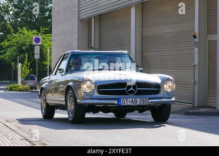 Mercedes-Benz 230 SL W113 Coupé 1967 Stockfoto