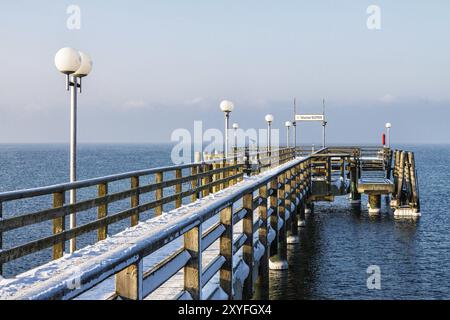 Pier in Wustrow im Winter Stockfoto