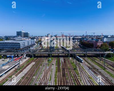 MÜNCHEN, DEUTSCHLAND - AUGUST 2024 : Blick auf den Bahnhof München Hauptbahnhof. Stockfoto