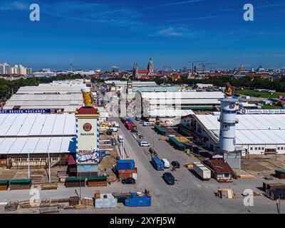 MÜNCHEN, DEUTSCHLAND - 28. AUGUST: Einrichtung des jährlichen Oktoberfestes in München am 28. August 2024 Stockfoto