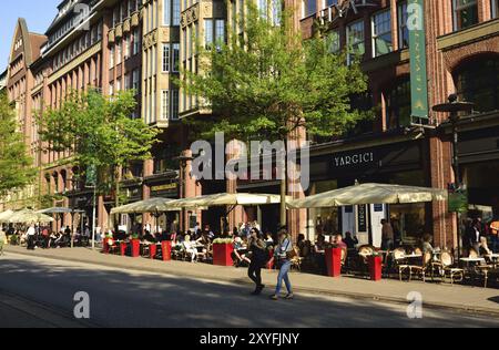 Deutschland, Hamburg, Stadt, Münckebergstraße, Geschäfte, Straßencafé vor dem Levantehaus, Hotel Hyatt, Hamburg, Hamburg, Bundesrepublik Deutschland, EU Stockfoto