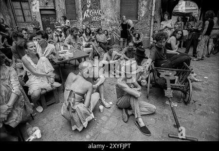 Deutschland, Berlin, 22. Juni 1991, Hoffeier in der Auguststraße 10, Kunst und Leben, Europa Stockfoto