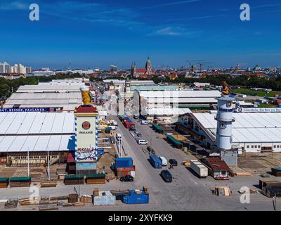 MÜNCHEN, DEUTSCHLAND - 28. AUGUST: Einrichtung des jährlichen Oktoberfestes in München am 28. August 2024 Einrichtung des jährlichen Oktoberfestes in München *** MÜNCHEN, DEUTS Stockfoto