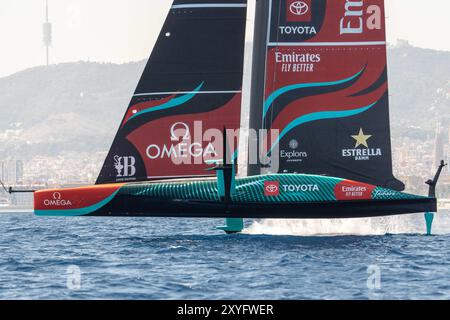 Barcelona, Spanien. August 2024. Erster Tag des Louis Vuitton America's Cup in Barcelona, nach der letzten Woche fand die Vorrunde statt, wobei der aktuelle Verteidiger Team New Zealand als Sieger auftrat. Primera jornada de la Louis Vuitton America's Cup en Barcelona, después de que la semana pasada se celebrara la Pre-minar siendo el vencedor el Actual Defensor, Team Neuseeland. Im PIC:Team Neuseeland. News Sports -Barcelona, Spanien Donnerstag, 29. august 2024 (Foto: Eric Renom/LaPresse) Credit: LaPresse/Alamy Live News Stockfoto