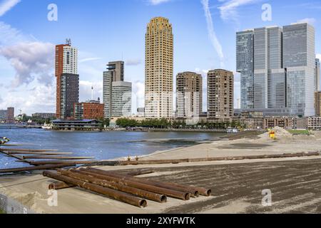 Der Rijnhaven, ein 28 Hektar großes Hafenbecken, wurde nun um fast ein Drittel gefüllt, um Platz für bis zu 000 Wohnungen zu schaffen, es wird eine künstliche Anlage geben Stockfoto