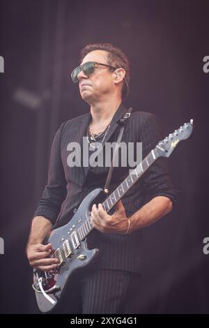 Paris, Frankreich. August 2024. Jamie Hince von der Kills Band tritt live beim Rock en seine Festival auf. (Foto: Telmo Pinto/SOPA Images/SIPA USA) Credit: SIPA USA/Alamy Live News Stockfoto