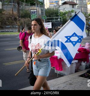 Tel Aviv, Israel - 29. Juni 2024: Demonstrant für einen sofortigen Deal für die Rückführung der entführten Israelis in Gaza. Stockfoto