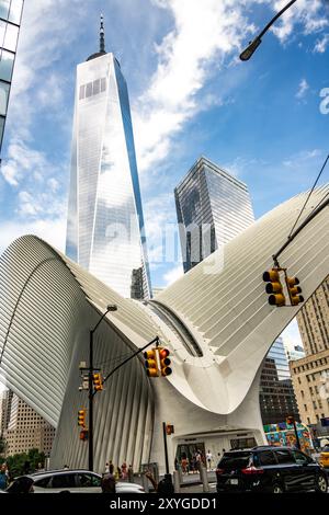 Downtown Manhattan ist ein Touristenviertel mit viel moderner Architektur und Wahrzeichen Stockfoto
