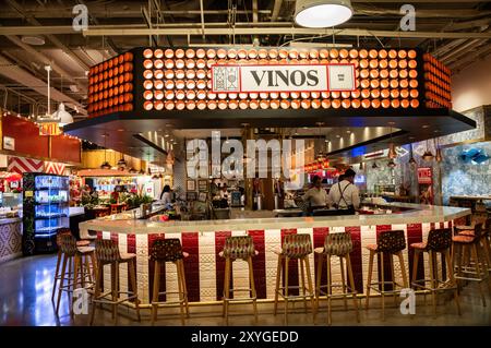 Manhattan, New York: Little Spain auf der West Side von Midtown in New York mit vielen Restaurants und Geschäften. Stockfoto