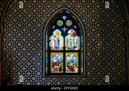 Kapelle im Pena Palace. Ursprünglicher Teil des frühen Klosters der Hieronymitenmönche. Alabaster-Retabel von Nicolau Chanterene (16. Jahrhundert) Stockfoto