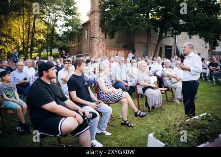 Bundeskanzler Olaf Scholz, SPD, aufgenommen im Rahmen eines Buergerdialogs in Seelow. 29.08.2024. Seelow Deutschland *** Bundeskanzler Olaf Scholz, SPD , aufgenommen während eines Bürgerdialogs in Seelow 29 08 2024 Seelow Deutschland Urheberrecht: XFelixxZahn/photothek.dex Stockfoto