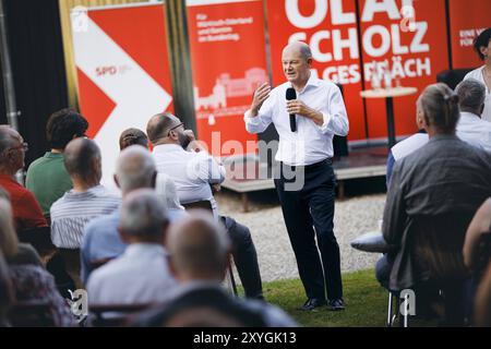 Bundeskanzler Olaf Scholz, SPD, aufgenommen im Rahmen eines Buergerdialogs in Seelow. 29.08.2024. Seelow Deutschland *** Bundeskanzler Olaf Scholz, SPD , aufgenommen während eines Bürgerdialogs in Seelow 29 08 2024 Seelow Deutschland Urheberrecht: XFelixxZahn/photothek.dex Stockfoto