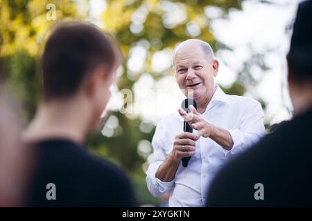 Bundeskanzler Olaf Scholz, SPD, aufgenommen im Rahmen eines Buergerdialogs in Seelow. 29.08.2024. Seelow Deutschland *** Bundeskanzler Olaf Scholz, SPD , aufgenommen während eines Bürgerdialogs in Seelow 29 08 2024 Seelow Deutschland Urheberrecht: XFelixxZahn/photothek.dex Stockfoto