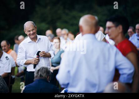 Bundeskanzler Olaf Scholz, SPD, aufgenommen im Rahmen eines Buergerdialogs in Seelow. 29.08.2024. Seelow Deutschland *** Bundeskanzler Olaf Scholz, SPD , aufgenommen während eines Bürgerdialogs in Seelow 29 08 2024 Seelow Deutschland Urheberrecht: XFelixxZahn/photothek.dex Stockfoto