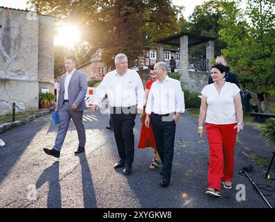 Bundeskanzler Olaf Scholz, SPD, aufgenommen im Rahmen eines Buergerdialogs in Seelow. 29.08.2024. Seelow Deutschland *** Bundeskanzler Olaf Scholz, SPD , aufgenommen während eines Bürgerdialogs in Seelow 29 08 2024 Seelow Deutschland Urheberrecht: XFelixxZahn/photothek.dex Stockfoto