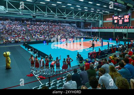 Kortrijk, Belgien. August 2024. Gesamtbild während eines Volleyballspiels zwischen den belgischen Nationalmannschaften, den Gelben Tigern, und Dänemark während der Qualifikationsphase Leg 4 in der CEV Euro Volley Championship in Pool B, am Mittwoch, den 28. August 2024 in Kortrijk, Belgien. Quelle: Sportpix/Alamy Live News Stockfoto