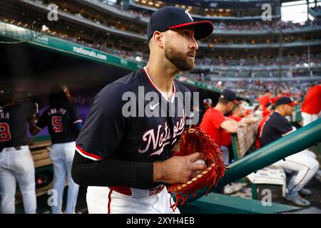 Joey Gallo #24 der Washington Nationals erobert das Feld während eines Spiels gegen die New York Yankees im Nationals Ballpark am 27. August 2024 in was Stockfoto
