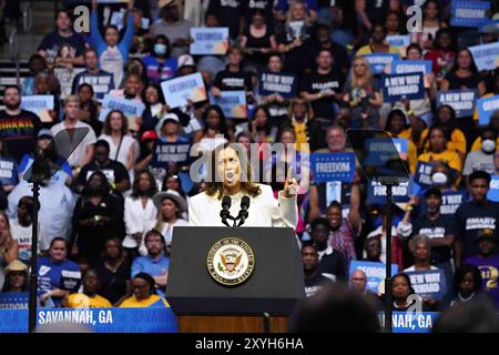 Savannah, Usa. August 2024. U. Die Vizepräsidentin von S Kamala Harris hält am Donnerstag, den 29. August 2024, bei einer Wahlkampagne in Savannah, Georgia, eine Rede an die Unterstützer. Harris und der Running Mate Governor Tim Walz starteten ihre Bustour durch Georgia und endeten mit dem Event in der Enmarket Arena. (Foto: Richard Ellis/UPI) Credit: UPI/Alamy Live News Stockfoto