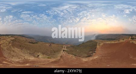 360 Grad Panorama Ansicht von 360 Luftaufnahme mit Drohne von Mirante Geodésico in Chapada dos Guimarães, Mato Grosso, Brasilien