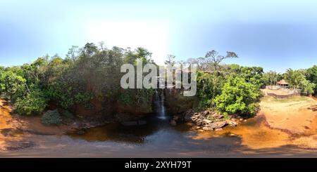 360 Grad Panorama Ansicht von 360 Luftaufnahme mit Drohne von Cachoeirinha in Chapada dos Guimarães, Mato Grosso, Brasilien