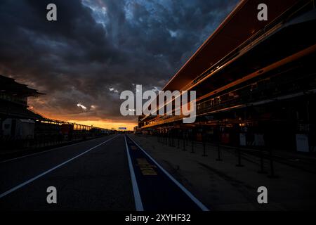 Austin, Etats Unis. 30. August 2024. Pitlane während des Lone Star Star Le Mans 2024, 6. Runde der FIA Langstrecken-Weltmeisterschaft 2024, vom 30. August bis 1. September 2024 auf dem Circuit of the Americas in Austin, Texas, USA - Foto Charly Lopez/DPPI Credit: DPPI Media/Alamy Live News Stockfoto