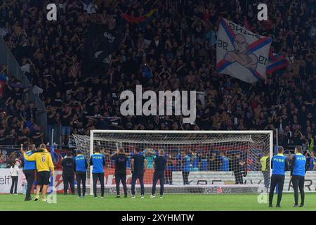 Bukarest, Rumänien. 29. August 2024: Spieler der FCSB feiern am Ende der UEFA Europa League Play-offs 2. Leg-Fußballspiel zwischen FCSB und LASK im Steaua-Stadion in Bukarest. Quelle: Lucian Alecu/Alamy Live News Stockfoto