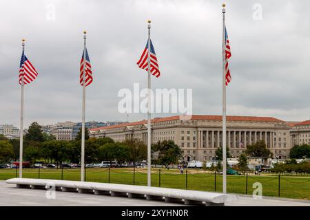 Herbert C. Hoover Building und american Flags, Washington DC, USA Stockfoto