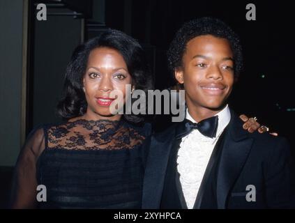 DATEI FOTO** Betty Bridges ist gestorben. Todd Bridges mit seiner Mutter Betty Circa 1980 Credit: Ralph Dominguez/MediaPunch Stockfoto