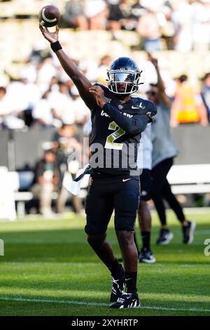 29. August 2024: Colorado Buffaloes Quarterback Shedeur Sanders (2) wirft einen Pass in warm-ups vor dem Fußballspiel zwischen Colorado und North Dakota State in Boulder, CO. Derek Regensburger/CSM. Stockfoto