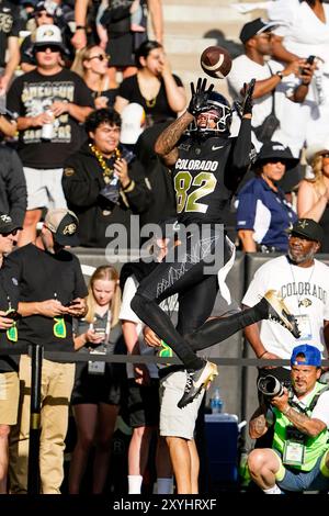 29. August 2024: Colorado Buffaloes Wide Receiver Terrell Timmons Jr. (82) schnappt sich einen Pass während der Aufwärmphase vor dem Fußballspiel zwischen Colorado und North Dakota State in Boulder, CO. Derek Regensburger/CSM. Stockfoto