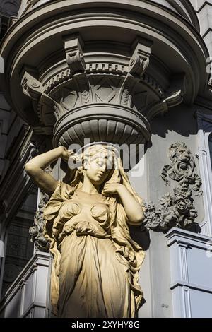 Weibliche Steinfigur mit einer Fassade, Fußgängerzone Graben, Wien, Österreich, Europa Stockfoto