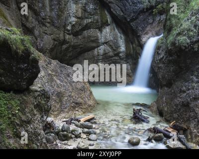 Ein Wasserfall des Almbach in der Almbachklamm Stockfoto