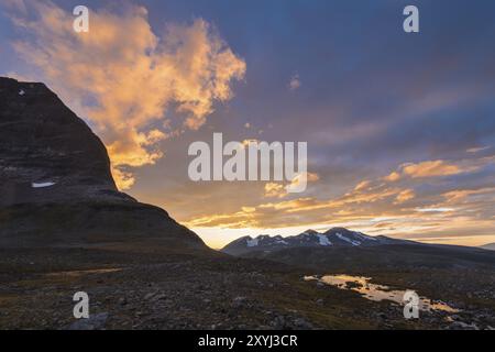 Das Acre Massiv in der Abenddämmerung, Stora Sjoefallet Nationalpark, Laponia Weltkulturerbe, Norrbotten, Lappland, Schweden, Juli 2013, Europa Stockfoto